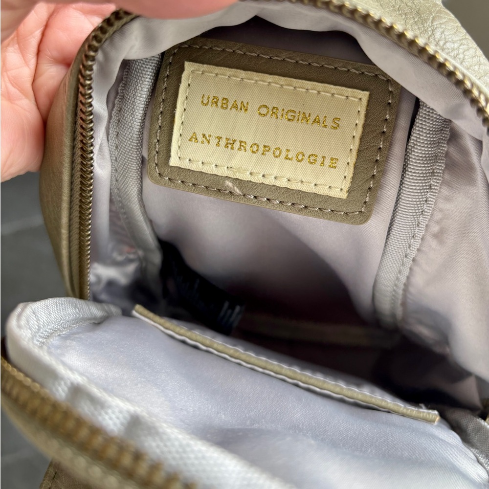Urban Originals Olive Sling Bag 🖤 Vegan Leather | Pre-Loved - Picture 5 of 7